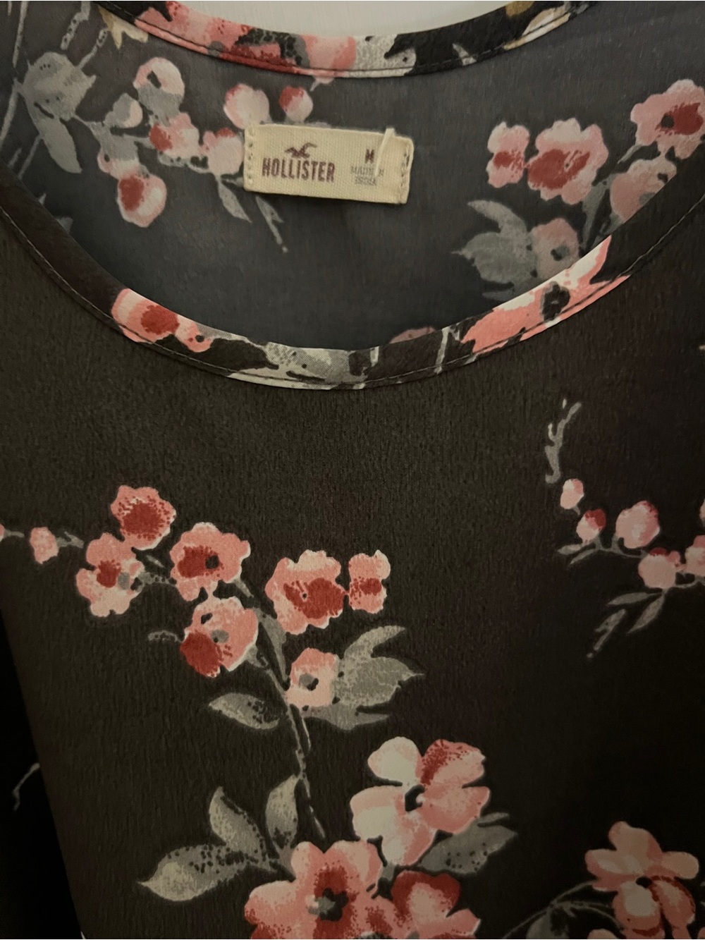 Hollister Floral Spaghetti-Strap Cami with Pink Blooms - Picture 2 of 3